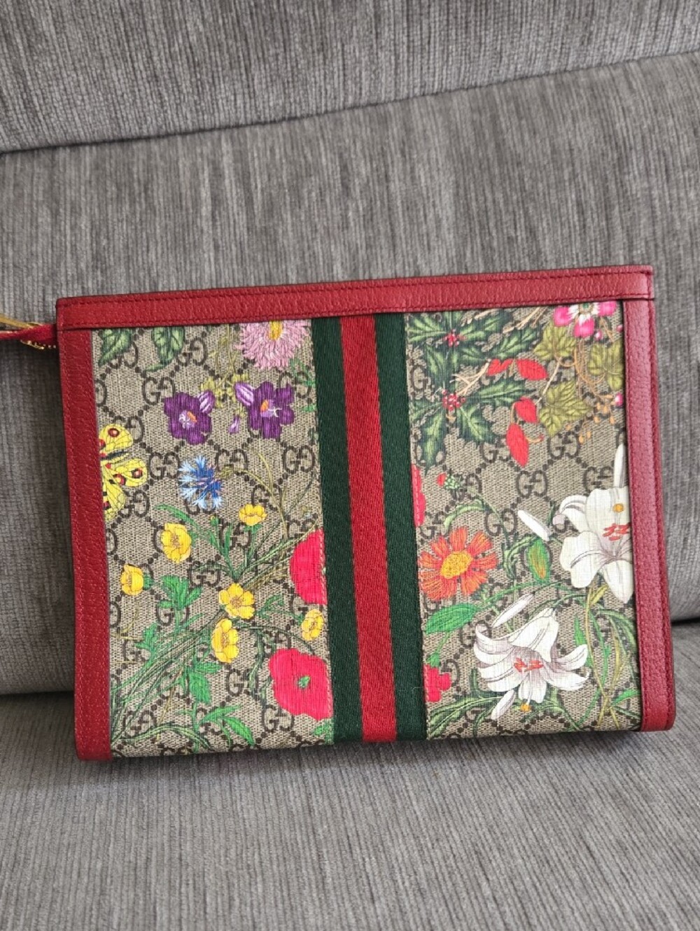 Gucci Floral GG Supreme Pouch with Red Trim and Multi-Colored Blooms - Picture 2 of 8